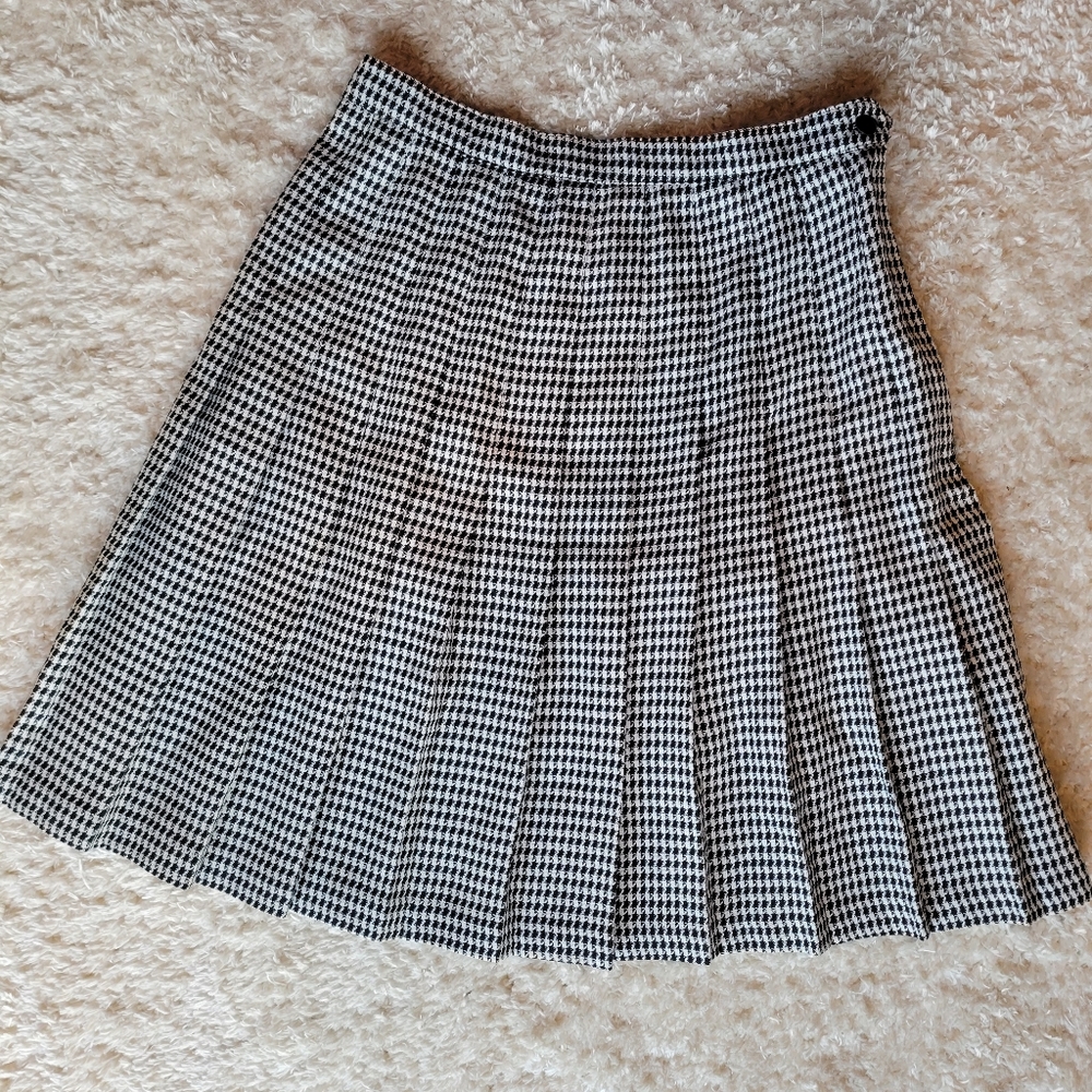Stanley Blacker Herringbone Pleated skirt size 12